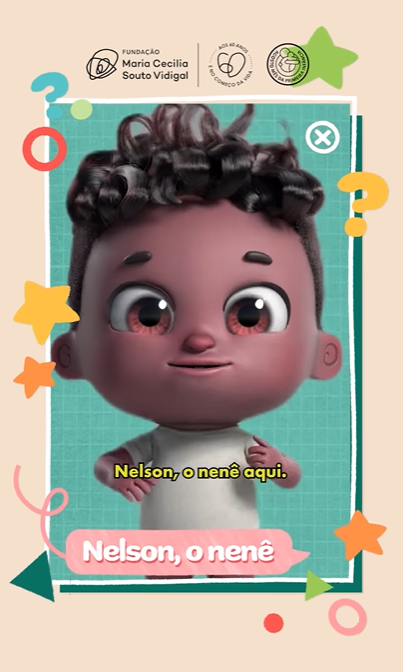 Nelson, o Nenê, se apresenta. Nelson é um personagem que representa um Nenê negro, de cabelos cacheados e que sorri. 