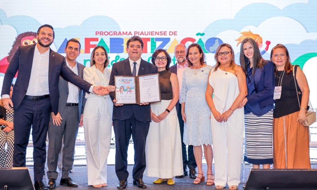 Governador e primeira-dama do Piauí e representantes de organizações parceiras no lançamento da PPAIC x Coalizão pela Pré-Escola no estado, em 10 de fevereiro de 2026